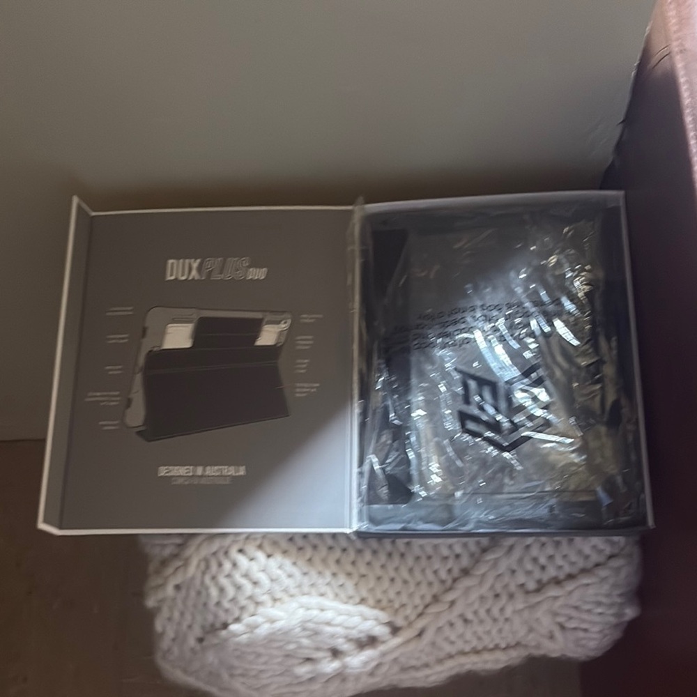Dux Plus Duo Case for iPad 7th Generation - Black-gray - Picture 8 of 10